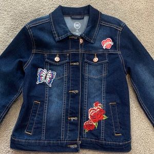I am selling a Wonder Nation girls jeans jacket. The size is 7-8.